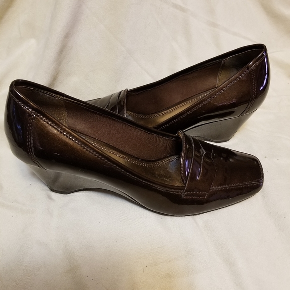 Shoes - Picture 2 of 5